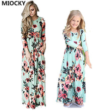Load image into Gallery viewer, Mother Daughter Dress Long Sleeve Family Matching Outfits Mommy and Me Floral Long Maxi Dresses Family Match Beach Dress D0906